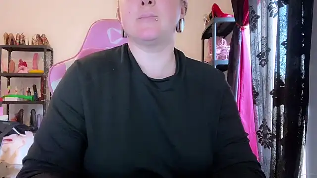 kisicaxx online show from February 2026 02:48:01 PM