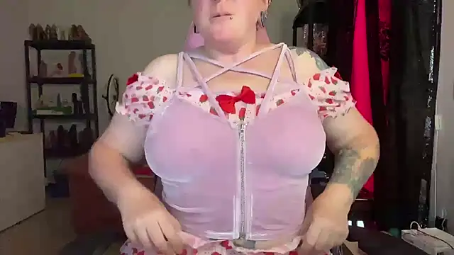 Snapshot of kisicaxx chatting on July 2026 05:24:02 PM kisicaxx online show from July 2026 05:24:02 PM