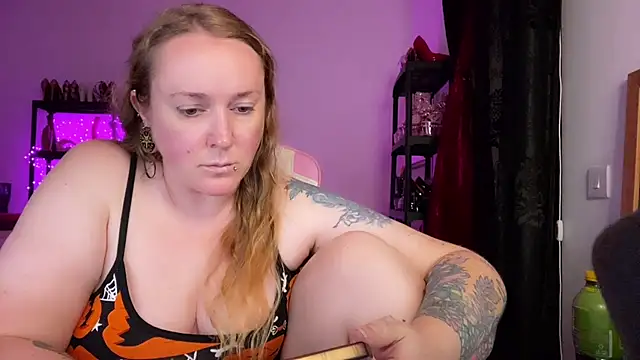 Snapshot of kisicaxx chatting on October 2025 08:50:02 PM kisicaxx online show from October 2025 08:50:02 PM