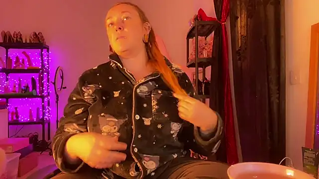 Snapshot of kisicaxx chatting on November 2025 06:30:01 PM kisicaxx online show from November 2025 06:30:01 PM