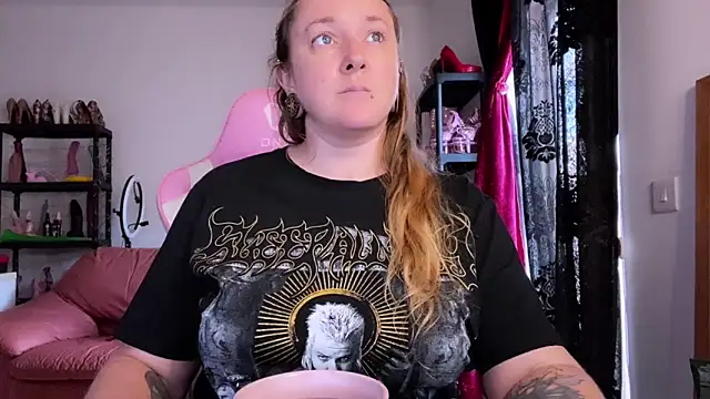 Snapshot of kisicaxx chatting on November 2025 03:15:01 PM kisicaxx online show from November 2025 03:15:01 PM