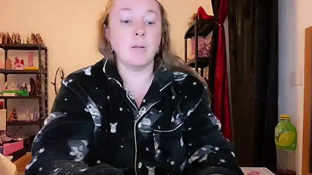 Snapshot of kisicaxx chatting on December 2025 06:13:01 PM kisicaxx online show from December 2025 06:13:01 PM