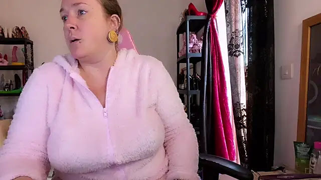 Snapshot of kisicaxx chatting on November 2025 06:28:02 AM kisicaxx online show from November 2025 06:28:02 AM