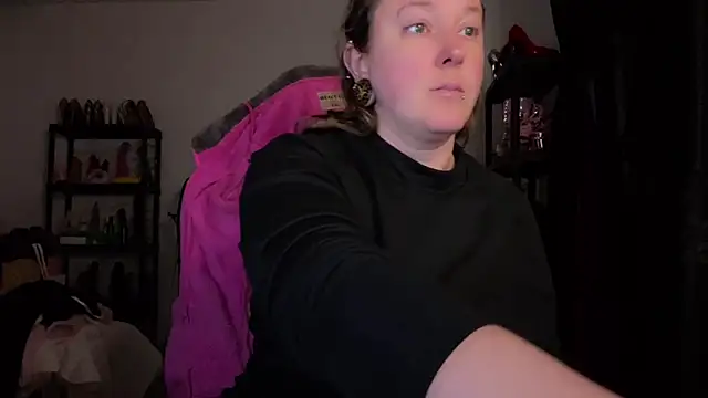 kisicaxx online show from February 2026 05:00:02 PM