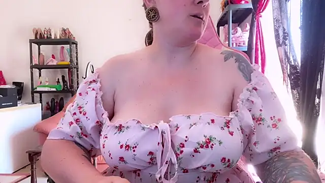 Snapshot of kisicaxx chatting on June 2026 08:47:02 AM kisicaxx online show from June 2026 08:47:02 AM