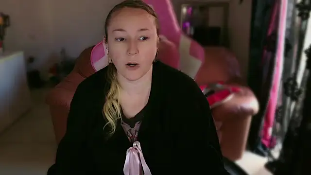 kisicaxx online show from March 2025 02:56:02 PM