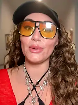 lovely beast online show from February 2026 10:20:02 PM