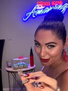 lovely beast online show from November 2025 06:33:01 PM