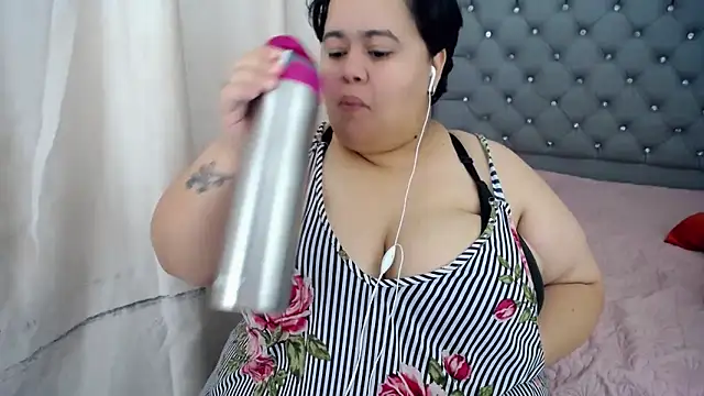 Snapshot of hotlesby4uxxx chatting on December 2024 11:01:01 PM hotlesby4uxxx online show from December 2024 11:01:01 PM