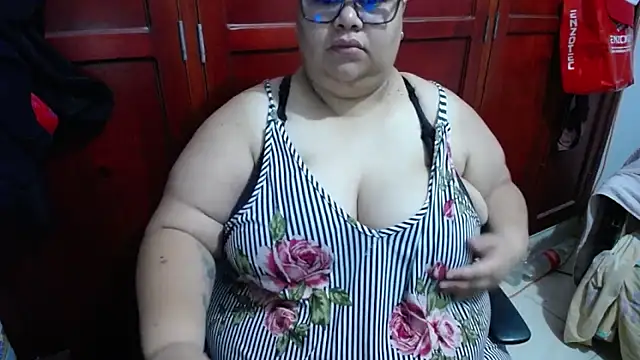 Snapshot of hotlesby4uxxx chatting on May 2026 01:54:01 PM hotlesby4uxxx online show from May 2026 01:54:01 PM
