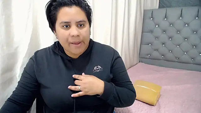 Snapshot of hotlesby4uxxx chatting on December 2024 07:39:02 PM hotlesby4uxxx online show from December 2024 07:39:02 PM