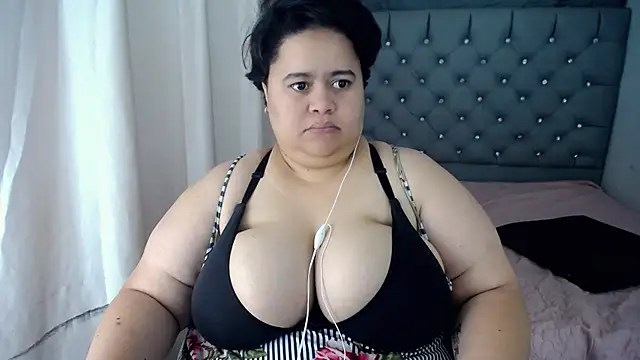 Snapshot of hotlesby4uxxx chatting on December 2024 05:00:01 PM hotlesby4uxxx online show from December 2024 05:00:01 PM