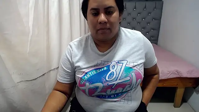 Snapshot of hotlesby4uxxx chatting on January 2025 07:43:01 PM hotlesby4uxxx online show from January 2025 07:43:01 PM