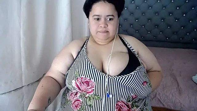 Snapshot of hotlesby4uxxx chatting on December 2024 04:52:01 PM hotlesby4uxxx online show from December 2024 04:52:01 PM