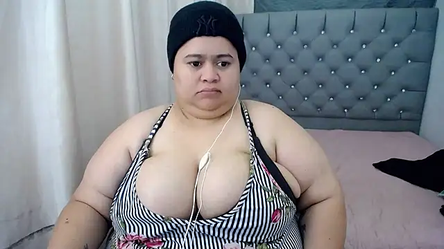 Snapshot of hotlesby4uxxx chatting on December 2024 11:02:02 PM hotlesby4uxxx online show from December 2024 11:02:02 PM