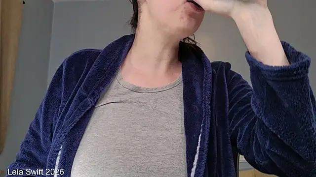 LeiaSwift online show from February 2026 01:02:02 AM