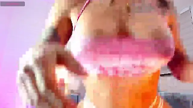 hollythomson online show from June 2026 03:56:01 AM