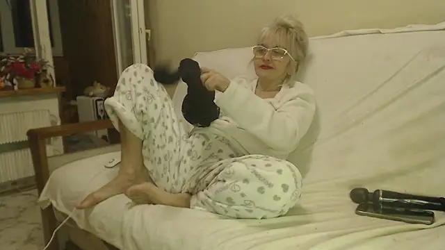 larawet online show from March 2025 05:01:01 PM