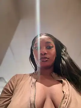 Snapshot of __Nessa__ chatting on October 2025 11:12:02 AM Nessa online show from October 2025 11:12:02 AM