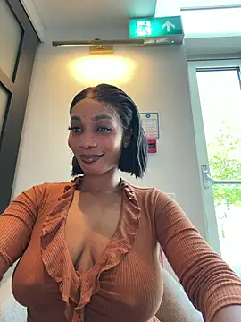 Snapshot of __Nessa__ chatting on May 2026 11:29:01 AM Nessa online show from May 2026 11:29:01 AM