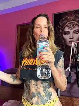 Snapshot of mommyselenafit_ chatting on September 2025 06:19:01 AM mommyselenafit online show from September 2025 06:19:01 AM