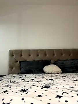 Snapshot of IrisBlues chatting on November 2025 05:24:01 PM IrisBlues online show from November 2025 05:24:01 PM