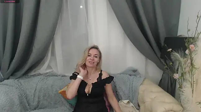 ADreamLady online show from March 2025 01:51:01 PM
