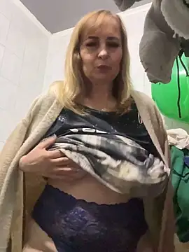 Irina2909xh online show from April 2026 11:28:01 PM