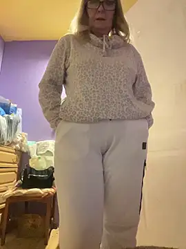 Irina2909xh online show from February 2026 05:12:02 PM