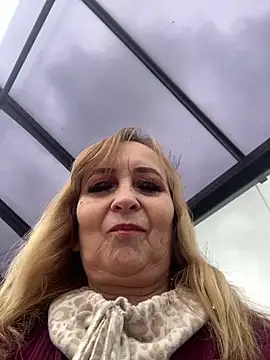 Irina2909xh online show from April 2026 11:28:01 AM