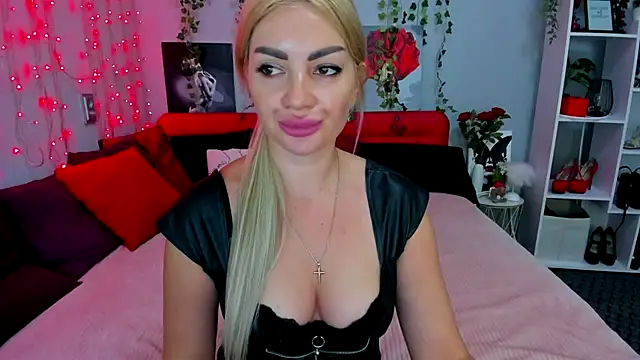 Snapshot of LunaBellucci chatting on September 2025 07:59:01 AM LunaBellucci online show from September 2025 07:59:01 AM