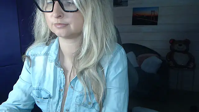 RubiLakros online show from April 2026 02:32:02 PM