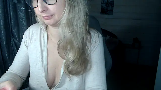 RubiLakros online show from October 2025 11:00:01 AM