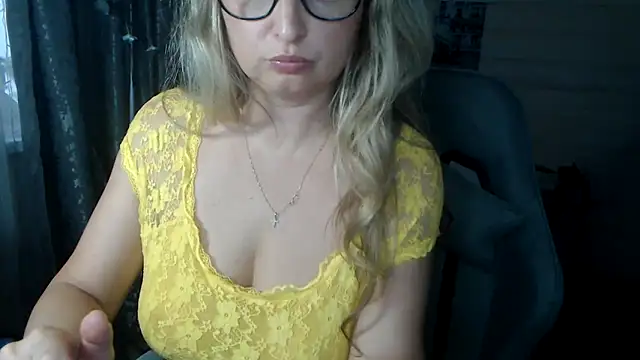 RubiLakros online show from October 2025 01:21:02 PM