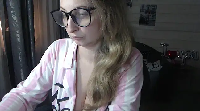 RubiLakros online show from March 2025 04:24:01 PM