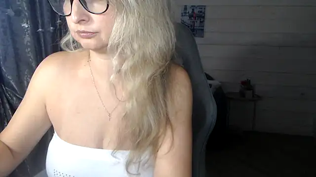 RubiLakros online show from September 2025 10:25:01 AM