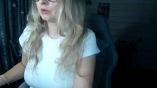 RubiLakros online show from November 2025 08:09:02 PM