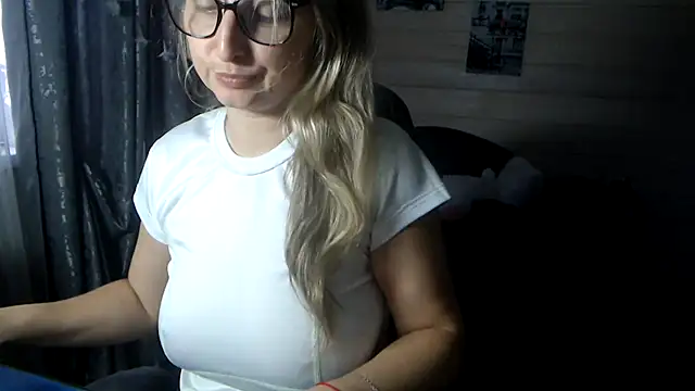 RubiLakros online show from November 2025 10:52:02 AM