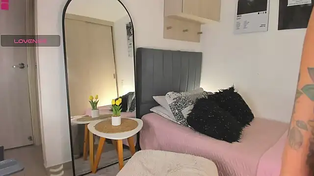 hollyprincess 2 online show from April 2026 03:08:01 AM