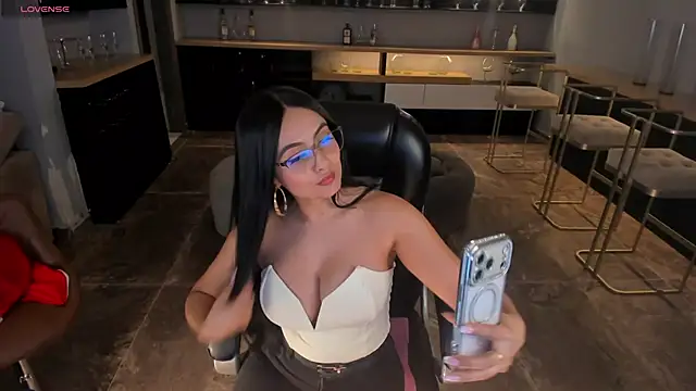AshleyJhonson online show from May 2026 10:06:02 PM