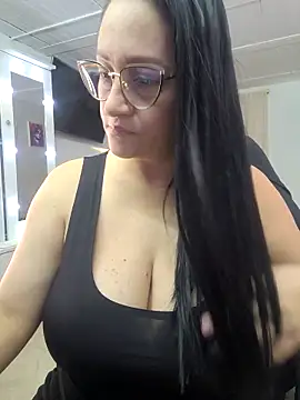 Ameliarizo online show from November 2025 10:03:02 PM