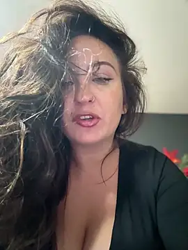 Snapshot of itsCassie chatting on December 2025 04:00:01 PM itsCassie online show from December 2025 04:00:01 PM