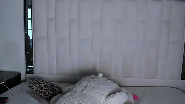 valentina fi online show from November 2025 01:15:02 PM