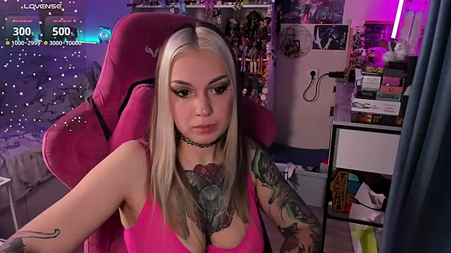 Snapshot of ChloeKohaku chatting on December 2025 02:47:02 AM ChloeKohaku online show from December 2025 02:47:02 AM