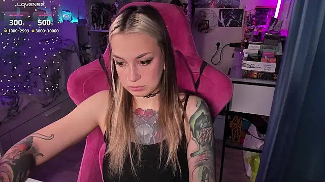 Snapshot of ChloeKohaku chatting on November 2025 05:19:02 AM ChloeKohaku online show from November 2025 05:19:02 AM