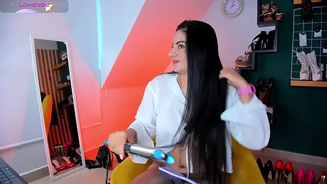 Ashley leon  online show from February 2026 01:54:01 PM