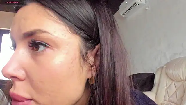 Snapshot of AmiraRosse chatting on January 2025 08:46:02 AM AmiraRosse online show from January 2025 08:46:02 AM