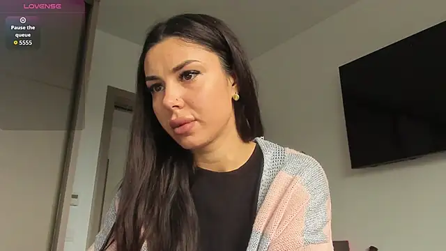 Snapshot of AmiraRosse chatting on November 2025 06:19:01 AM AmiraRosse online show from November 2025 06:19:01 AM