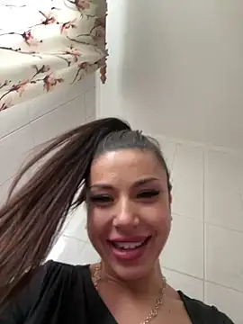 Snapshot of AmiraRosse chatting on February 2025 09:07:02 AM AmiraRosse online show from February 2025 09:07:02 AM