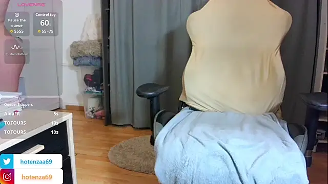 Hotenza69 online show from April 2026 07:52:01 PM